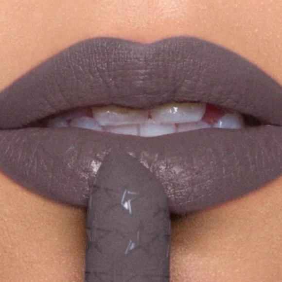 NIB - Jeffree Star Velvet Trap Lipstick - Grave Digger - Picture 5 of 5